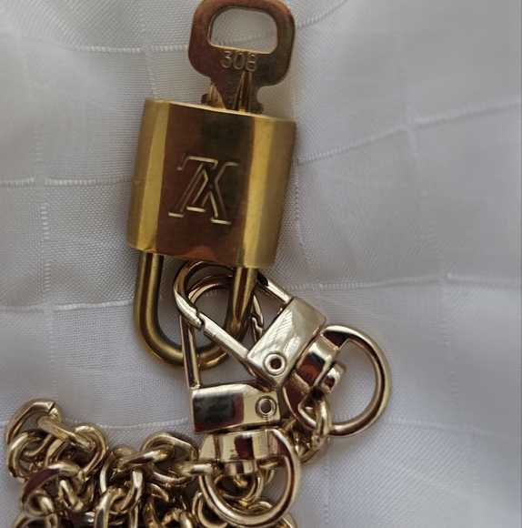 100% Authenti Louis Vuitton Lock & Key with Unbranded Gold Plated Chain … - Picture 7 of 7
